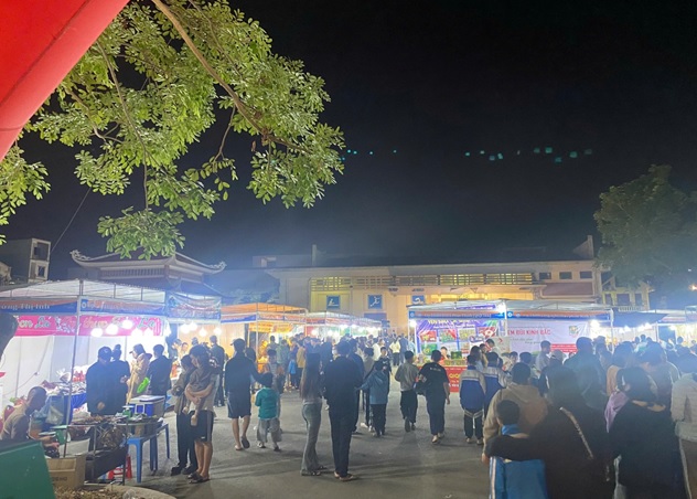 Phien cho hang Viet.jpg